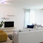 The Bllok Spot Apartament Tirana
