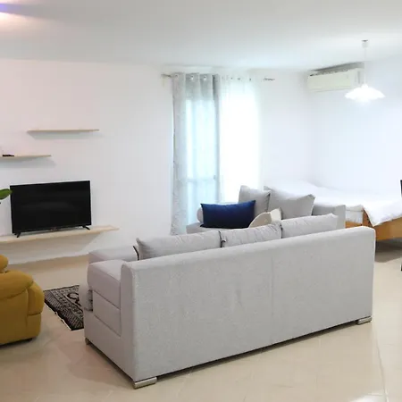 The Bllok Spot * 地拉那