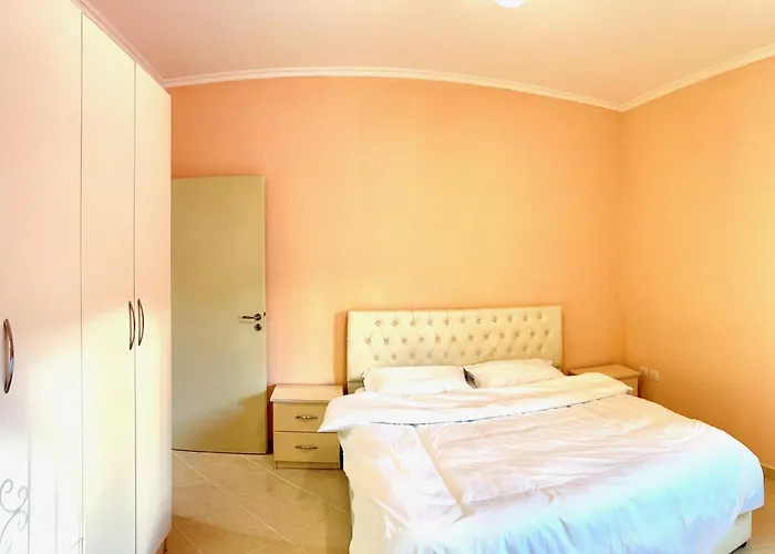 The Bllok Spot * 地拉那