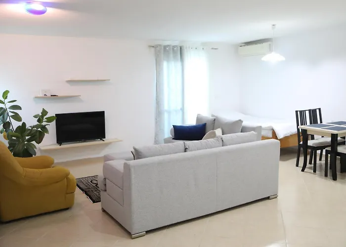 The Bllok Spot * 地拉那